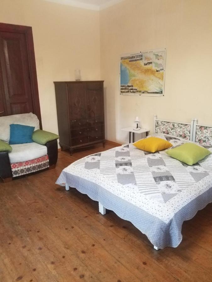 Уиут Ниниа Сад Appartement Tbilisi Buitenkant foto