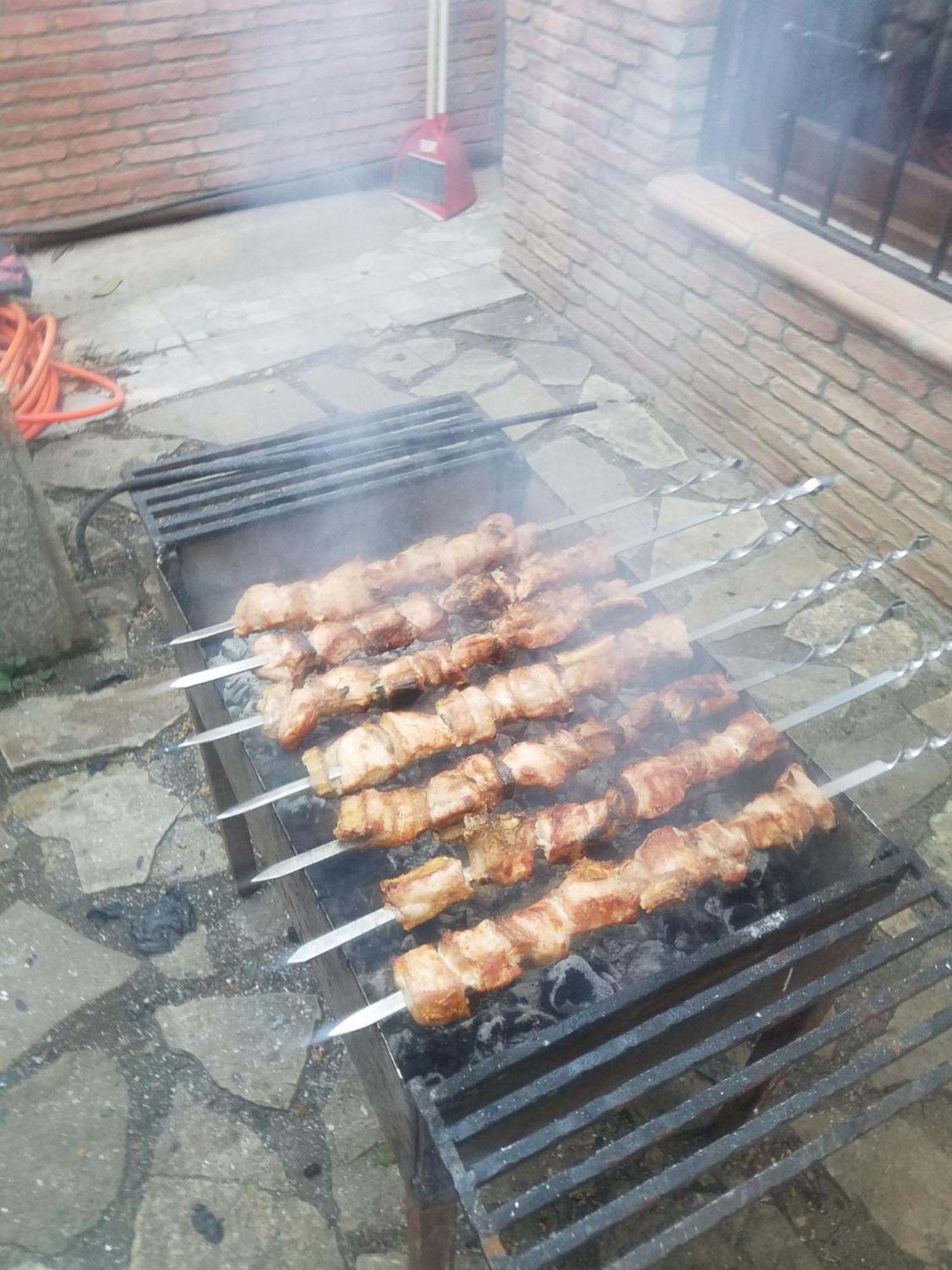 Уиут Ниниа Сад Appartement Tbilisi Buitenkant foto