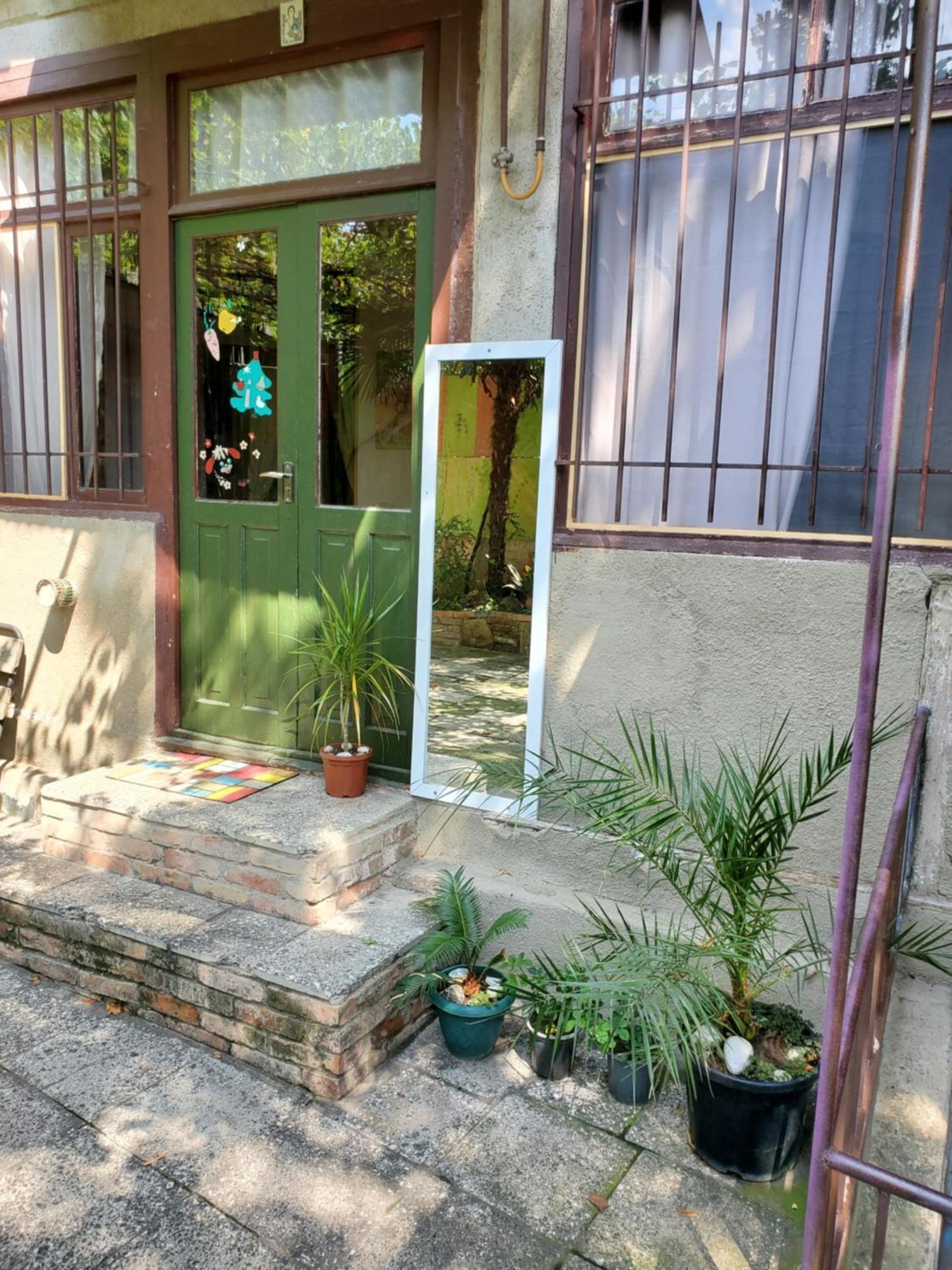 Уиут Ниниа Сад Appartement Tbilisi Buitenkant foto